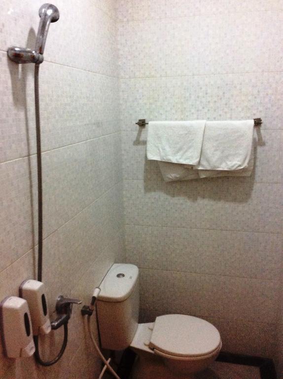 Hotel Diamond Makassar Zimmer foto