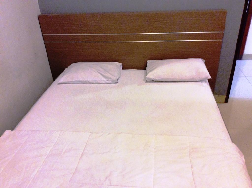 Hotel Diamond Makassar Zimmer foto