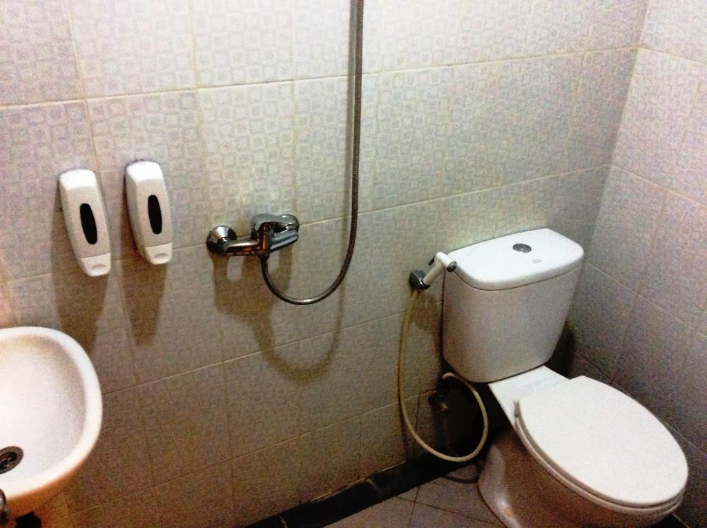 Hotel Diamond Makassar Zimmer foto